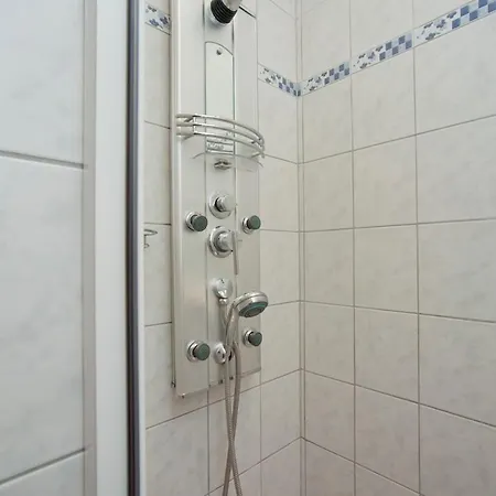 贝里恩沃农派利酒店